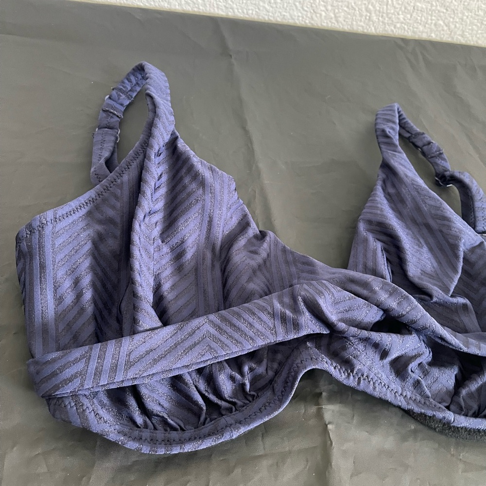 Fantasie Deep Navy Chevron print bikini top - 32i (USA) - EUC - Picture 2 of 4